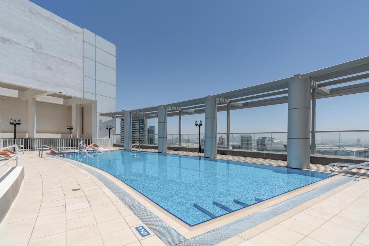 Appartamento Spacious 2 Beds 5 Min Walk From Dubai Mall With Brand New Gym And Rooftop Swimming Pool Esterno foto